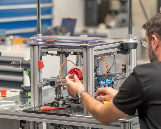 Maschine aus dem Bereich Vorrichtungs- und Sondermaschinenbau